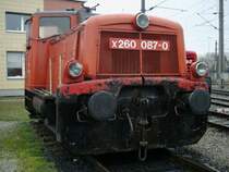 Die alte �BB X260 087-0 steht wohl schon eine l�ngere Zeit abgestellt und schaut nicht mehr ganz neu aus..