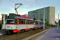 Modernisierter Tatra-Gro�zug 1211 + 1210 + 186 an der (H) Anhalter Platz (11. Mai 2005)