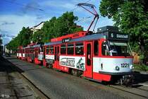 Modernisierter Tatra-Gro�zug 1221 + 1220 + 221 auf dem B�llberger Weg (9. Mai 2005)