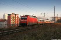 Der IC 2060, bespannt mit 101 034, f�hrt in den letzten Sonnenstrahlen des 26.11.06 �ber die Stahlbogenbr�cke Annaberger Str. in Chemnitz. In wenigen Tagen ist diese Leistung Geschichte!!!