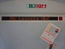 Die Informationstafel in einen Dostos Steuerwagen der Bauart DABbuzfa 2.Klasse.