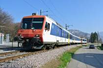 Da der NPZ Bt der OeBB zurzeit in Revision ist, wurde der Steuerwagen am NPZ durch einen RBe ersetzt. Da die beiden Triebwagen nicht vielfachsteuerbar sind, verkehrt der RBe als Steuerwagen, also mit dem B�gel unten. RBDe 207, AB 507 und RBe 206 bei Thalbr�cke, 28.03.2014.