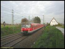 Die Linie S2 wird mit Ausnahme der Kurzpendelz�ge zum Fahrplanwechsel am 10.12.2006 auf die Baureihe 423 umgestellt, dann werden Aufnahmen wie diese Geschichte sein: Kurz vor Kriftel war am 25.11.2006 ein Vollzug mit 420 254 und 420 277 unterwegs nach Niedernhausen. Aufgrund der Bauarbeiten an der neuen S-Bahn-Station in Zeilsheim mu�ten die Z�ge nach Niedernhausen als Falschfahrt mit Vmax 40 km/h das Gleis Richtung Frankfurt am Main benutzen.