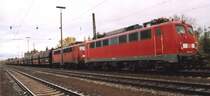 Hier stehen 140-849 und 140-800 in Kornwestheim mit einem Kohlezug (?) f�r die G�ubahn (?). November 2006 