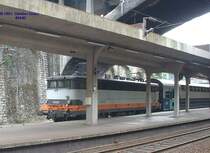 16 103 mit Doppelstockzug angekommen von Paris-St-Lazare am 11.05.2003 im Bahnhof Rouen.