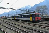 RBe 540 055-1 und  REV  BDt EWII 50 85 82-33 931-5 abgestellt in Biasca. Planmässig verkehren keine RBe's im Tessin, dieser Kurzpendel wird jedoch für Testfahrten im neuen Gotthard-Basistunnel verwendet, 29.03.2014.
