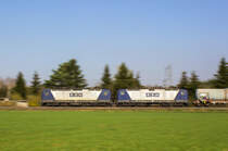 Die Lokomotiven 108 und 116 der RBH sind mit einem Kesselwagenzug bei Bamberg in Richtung Norden unterwegs (29.03.2014)