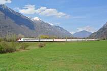 RABDe 500 001-3 und RABDe 500 014-6 als ICN 863 bei Claro, 29.03.2014.