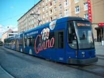 NGTD12DD - Wagen 2805 mit Werbung f�r das Casino Dresden auf der neuen Trasse Postplatz/Wallstr. Hier als Umleitungslinie 43 welche zus�tzlich w�hrend der Bauarbeiten St.Petersburger Str. verkehrte und am Postplatz mit Linie 11 verkn�pft wurde.(25.10.06)