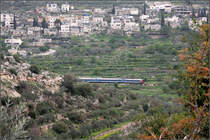 Talfahrt von Jerusalem hinunter nach Tel Aviv -

Personenzug unterhalb des palästinensischen Ortes Battir. Der Fotostandpunkt befindet sich jetzt in Israel.

23.04.2014 (M)