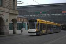 Ein TW der Linie 6 am Erfurter Hbf. Ziel der Fahrt: Rieth 29.03.2104  08:18 Uhr.