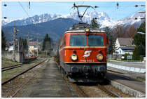 1142 682 steht mit dem Ölzug 76674 im Bahnhof Trofaiach. 
21.3.2014