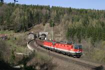 1144.113+090 mit dem verspäteten G-56509 am Höllgraben-Viadukt zwischen Küb und Eichberg. 30.3.14