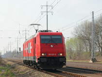 Am 30. März 2014  durchfährt HGK 185 631-9  als Leerzug  in Richtung Bahnhof Berlin Schönefeld Flughafen im Bereich eines Ausweichgleises bei Diedersdorf. 