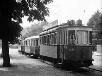 Wien K 2309 + m3 5402 (Linie 39), Sievering, 31.07.1970  [Diese teilweise eingleisig durch den idyllischen Weinort Sievering gef�hrte Strecke wurde Ende August 1970 eingestellt]

