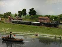 BR 65 mit Umbauwagen auf einer Anlage eines Niederl�ndischen Modellbahnvereins.
Aufgenommen auf der Modellbaumesse in Bremen 25.11.06