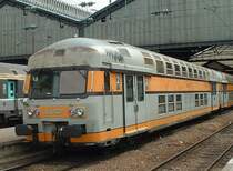Doppelstock-Steuerwagen am 11.05.2003 im Bahnhof Paris-St-Lazare.