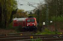 143 932 mit drei Dostockwagen als RB 27 nach Mönchengladbach. Rheydt 2.4.2014