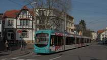 Triebzug 5710 der RNV erreicht als Straßenbahnlinie 4 den Endpunkt Bad Dürkheim Hauptbahnhof an einem frühlinghaften Samstag.
(Im Tableau steht bereits dr neue Zielbahnhof)
Die Strecke von Ludwigshafen wird als KBS 668 klassifiziert und hat den Beinamen  Rhein-Haardt-Bahn .

Bad Dürkheim, der 29.03.2014