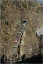 Den Mühle-Tunnel verlassend befindet sich der IR 2271 beretis auf der Unteren Meienreussbrücke.
14. Màrz 2014