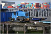 Auf der Hafenrundfahrt im Rotterdamer Seehafen entdeckte Lok 3. (05.04.2014)