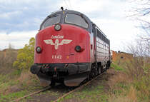 Die 1958 gebaute MY 1142 der Braunschweiger Bahnservice GmbH pausiert am 8.04.2014 auf einem einsamen Abstellgleis im Bahnhof Teutschenthal. 