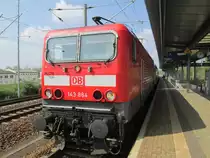 S Bahn Dresden 143 - 884 als S 1 nach Pirna beim Halt in Dresden - Dobritz. 12.04.2014