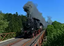 70 083 mit einem Sonderzug nach Bayerisch Eisenstein am 02.08.2013 bei Ludwigsthal.