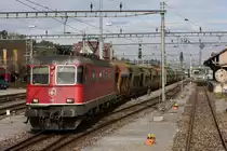 Re 6/6 11648 durchfährt mit ihrem Zug Bülach, 25.03.2010