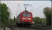 Recht zügig kommt dieser Kesselwagenzug in den Gleisbogen bei Eschweiler gefahren.
Als Zugpferd die 145 032-9.Ob sie sich wirklich nur auf einer Probefahrt befindet?
Szenario vom 13.April 2014.