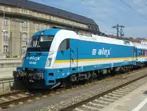 183 002 stand hier mit dem Alex von München Hbf nach Hof Hbf im Startbahnhof.
Die E-Lok wird den Zug bis Regensburg ziehn, dort übernimmt eine Diesellok der BR 223.

Fotografiert am 12.04.2014.