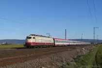 103 113-7 ist bei bestem Wetter mit dem IC 118 von Stuttgart nach Münster unterwegs.
(MA-Friedrichsfeld; 24.02.2014)