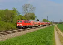 111 044 mit einem RE nach München am 13.04.2014 bei Langenisarhofen.