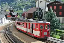 Abschiedsfahrt des letzten MGB ABDeh 8/8; die Bergfahrt: Der Triebwagen 2042 mit den B Mitteleinstieg B 2273 und B 2269 in Stalden-Saas, 12.04.2014.