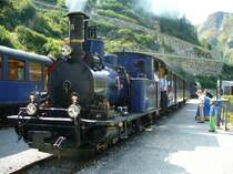 Abfahrbereiter Dampfzug der DFB im Bahnhof von Gletsch mit der Zahnraddampflok HG 2/3  6 Weisshorn mit 3 Personenwagen am 09.09.2006