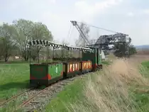 Grüne Ns2f der Niederwürschnitzer Ziegeleibahn/Feldbahn am 13.4.2014 während der Einführungsrunde.