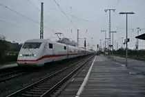 402 029-3 und 808 022-8 als ICE 274 von Basel SBB nach Berlin Ostbahnhof am Nachmittag des 28.02.14 in M�llheim (Baden). 