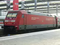 101 137-8 steht hier als Schublok vom München-Nürnberg-Express im Münchner Hbf.
Foto vom 12.04.2014.