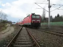 RB 30 von Zwickau Hbf nach Dresden Hbf mit BR 143 am 29.3.2008 in Wüstenbrand.