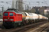 233 176-7 durchfährt mit Kesselwagen München Heimeranplatz, 17.04.2010