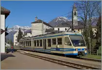 Der SSIF ABe 4/6 no 63 als D 641 von Domodossola nach Locarno beim Halt in Trontano.
15. April 2014