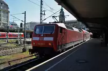 Hier 120 204-3 mit einem RE1 (RE4311)  Hanse-Express  von Hamburg Hbf. nach Rostock Hbf., dieser Zug stand am 16.4.2014 in Hamburg Hbf.