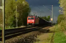 So nun noch mal auf besonderen Wunsch eines einzelnen TF ;-) die 185 007-2 ohne Weißrand an der Überlandleitung und mit fast verzerrfreier Oberleitung.....14.4.2014 und auch nicht nachbearbeitet.