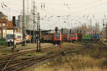 Im Bf. Bad Kleinen steht ein IC, ein RE und 3 G�terz�ge zur Abfahrt bereit 11/2006