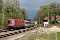 1116 106 fuhr am 14.4.14 mit einem EC durch Aßling.