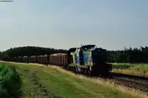 V 1702 der Mittelweserbahn (aktuell vermietet an die Rennsteigbahn) mit einem Holzzug Richtung Hof bei Oberteich, 18.07.2013