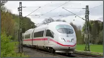 Ein seltener Gast auf der Kbs 485.Der ICE 3 im Gleisbogen bei Rimburg als Umleiter
am 15.April 2014.
