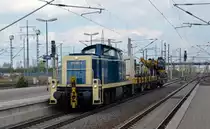 295 095 von Railsystems RP führte am 08.04.14 einen Kran durch Bitterfeld Richtung Leipzig.