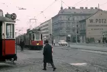 Wien WVB SL 35 (M 4086) Simmeringer Hauptstrasse / (Betriebs-)Bahnhof Simmering am 1. November 1975.