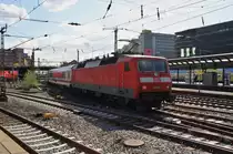 Hier 120 110-2 und 101 006-5 (Zugspitze) mit IC2216 von Stuttgart Hbf. nach Greifswald, bei der Ausfahrt am 16.4.2014 aus Hamburg Hbf. 